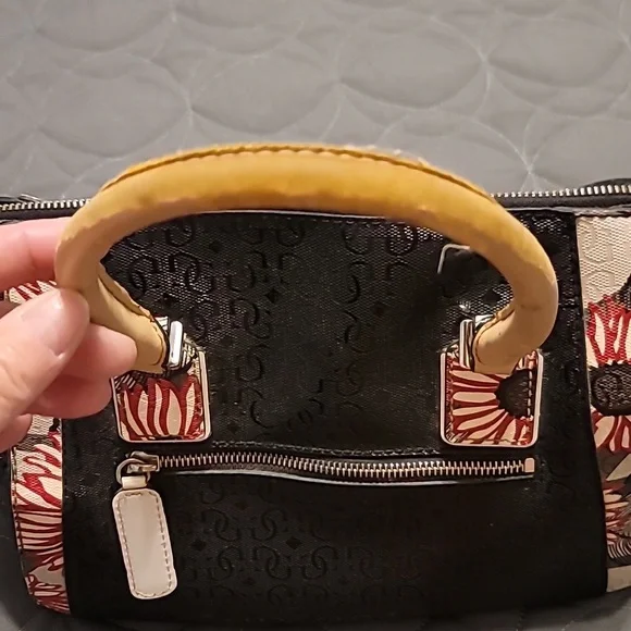 Guess purse - Picture 11 of 14